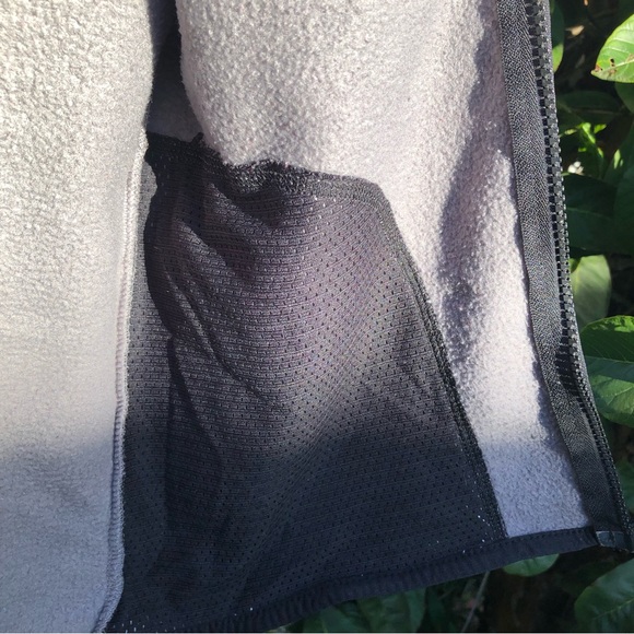 Old Navy Gray Fleece Vest with Black Trim & Zippered Pockets - Size 12 - Picture 8 of 12